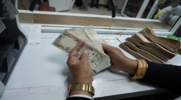 تراجع الدينار العراقي أمام الدولار في ختام تعاملات الأسبوع